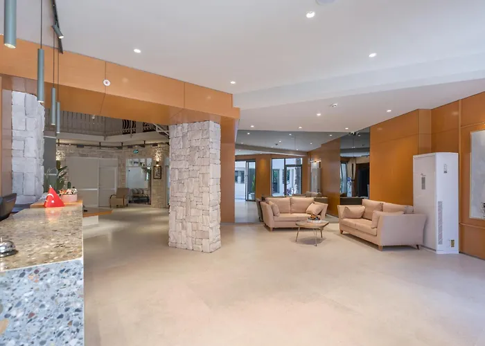 Sky מלון אלאניה