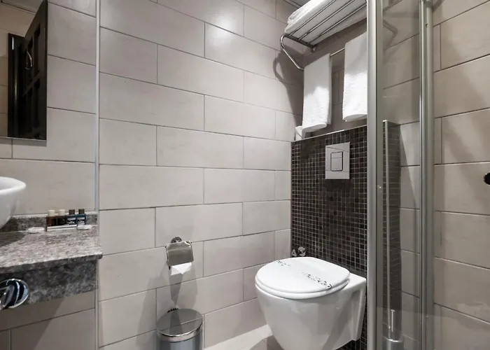 Sky מלון אלאניה